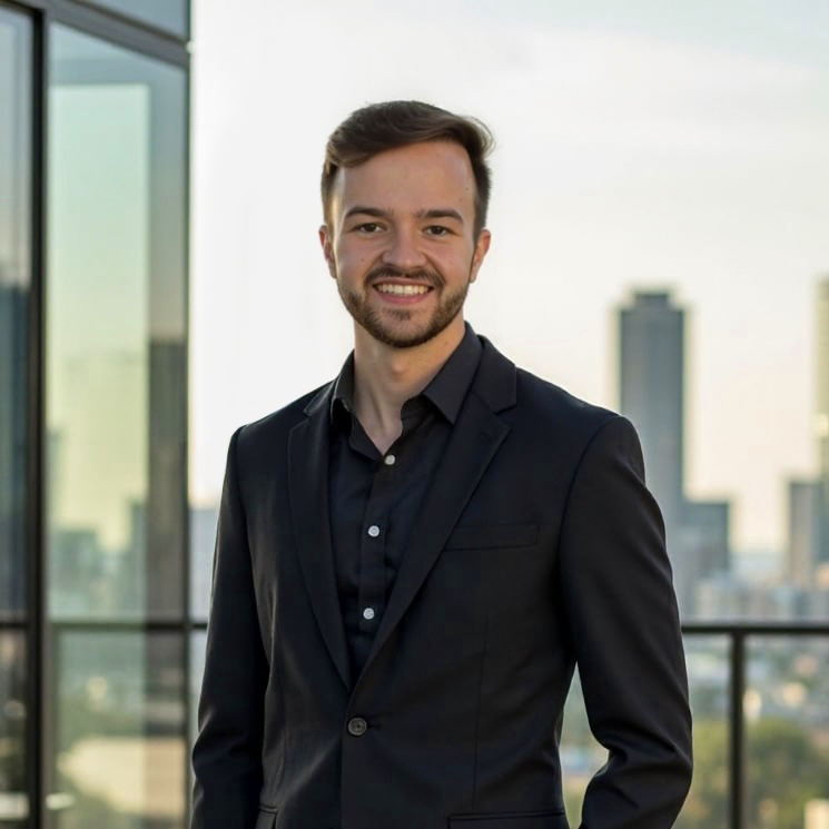 Steve senior software engineer San Francisco Steve senior software engineer San Francisco, professional headshot on balcony